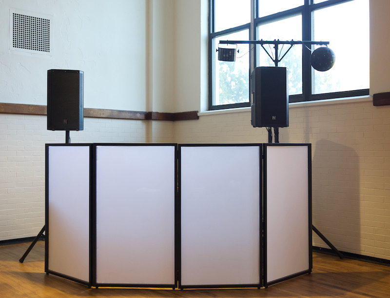 Should Wedding DJs Use a DJ Facade in Front of Their Equipment? - Be a  Wedding DJ